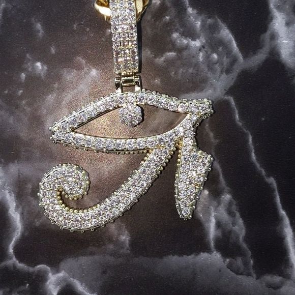 18" Cuban Chain & Gold Finish Eye of Horos Pendant - Picture 2 of 11